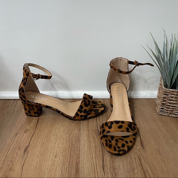 ILLUDE Women's Fashion Ankle Strap Kitten Heel Sandals Cute Low Block Heel - Picture 9 of 12